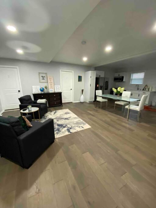 칼루멧 시티 Modern 3Bed 2Bath Ranch With Diy Art Porch 3Tvs And Huge Front Yard To Enjoy! 빌라 외부 사진